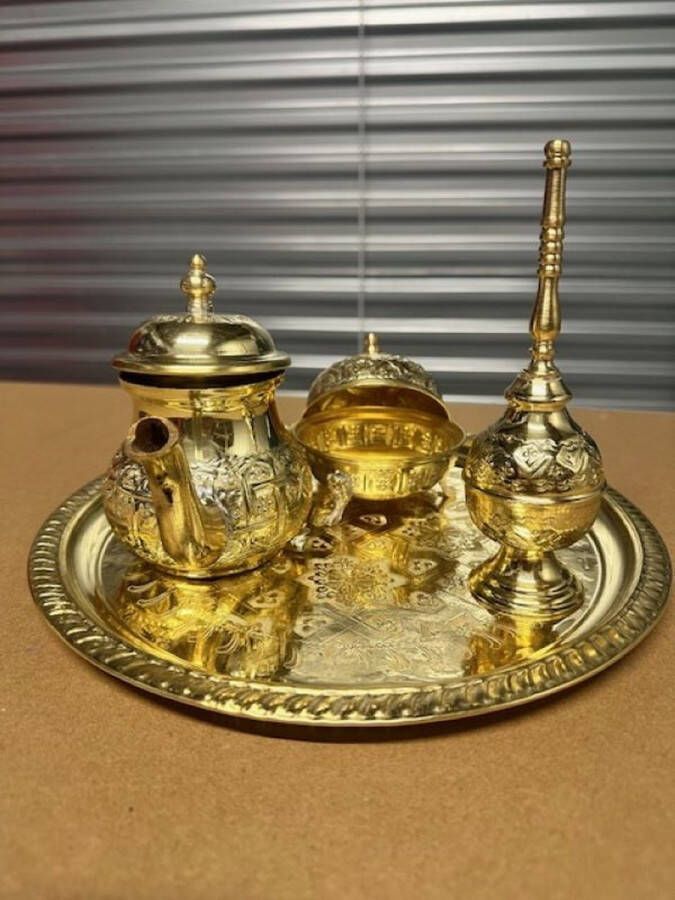 Set dienblad theepot suikerpotje en rozenwater sprenkelfles messing goud