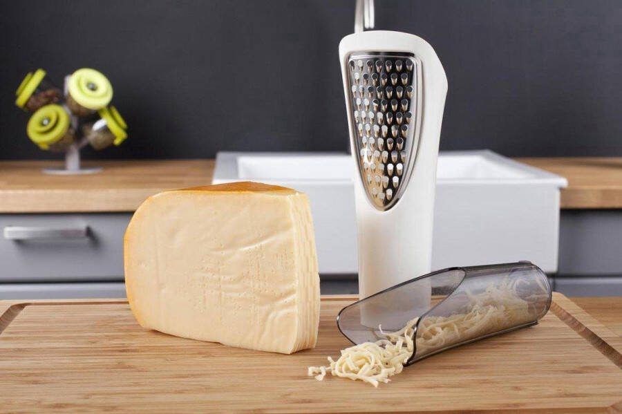 Set van 2 stuks Kaasrasp & Kaasplankje van Tomorrow's Kitchen Kaasrasp – Kaasrasp met opvangbakje Cadeautip!