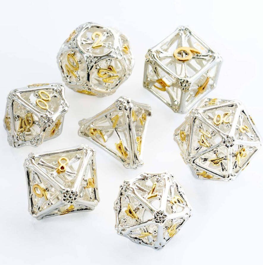 Skull Hollow Shield Metal DND Dice Zilver