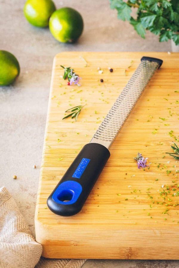 Smalle zeester rasp blauw stevig raspmes met ergonomische handgreep