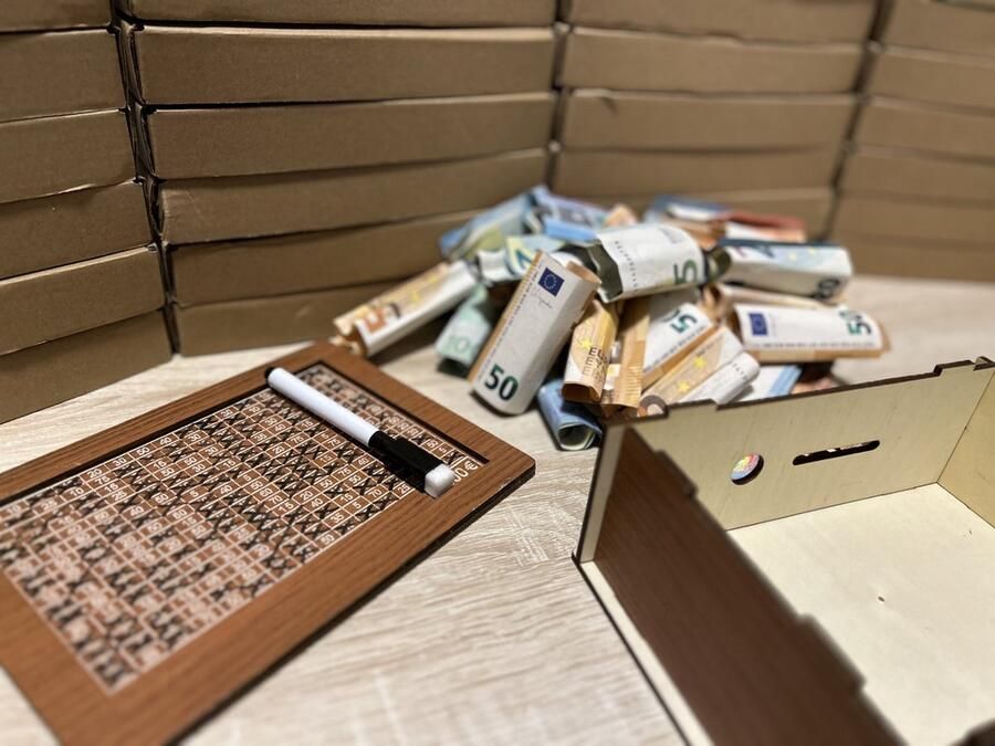 Spaarpot met Spaardoel van €5000 00 Uniek Aftelmethode Streep af wat je er in gooit. Beste spaarpot ooit