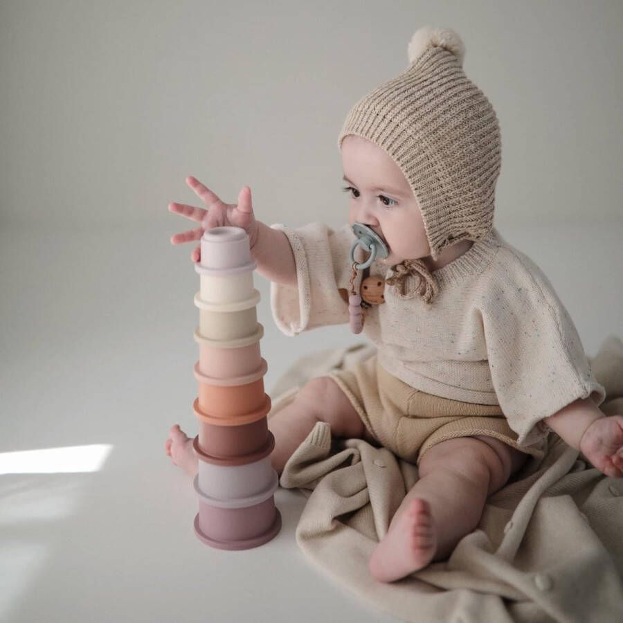 Stapeltoren met 8 bekers Voor Baby's & Kinderen Veilig Hoogwaardig en Duurzaam Vrij van BPA PVC Ftalaten Gemaakt in Denemarken Ontwerp Petal
