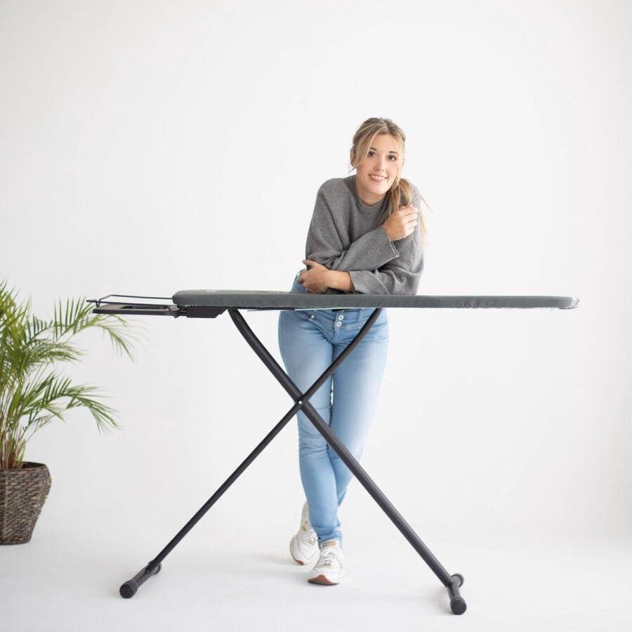 Strijkplank 125 x 41 cm Licht en stabiel Inklapbare strijkijzerhouder Antislip voeten Vloerbescherming 100% katoenen overtrek In hoogte verstelbaar 95 cm
