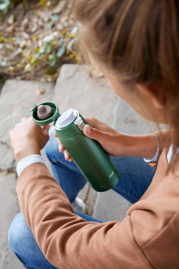 Travel Mug Light thermosbeker inhoud: 0 4 liter extra slank formaat lichtgewicht roestvrij staal klapsluitsysteem 100% dicht 8 uur warm 16 uur koud BPA-vrij groen