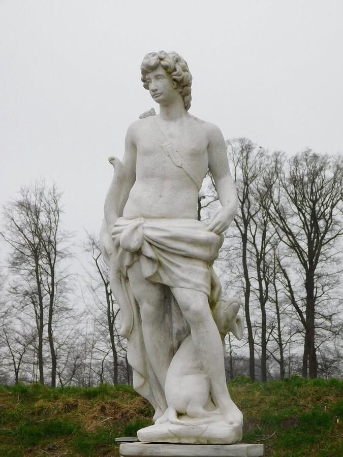 Tuinbeeld Sint-Hubertus op Sokkel 205 cm Steen