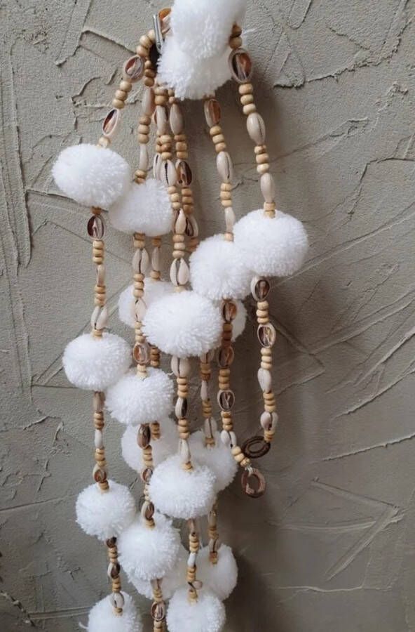 Wandhanger -woonketting- slinger Schelpjes -Schelpen- Babykamer- Baby-Pompom -Kids- Kidsdeco- decoratie kralen Boho- Bohemian Bali