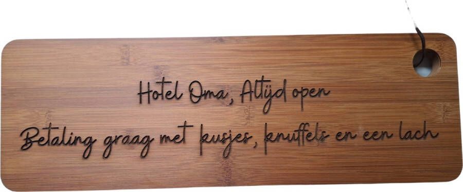 WoodR Hotel oma altijd open betalen met kusjes knuffels en een lach Bamboe Houten Fsc Dutch made decoradei wandbord Borrelplank