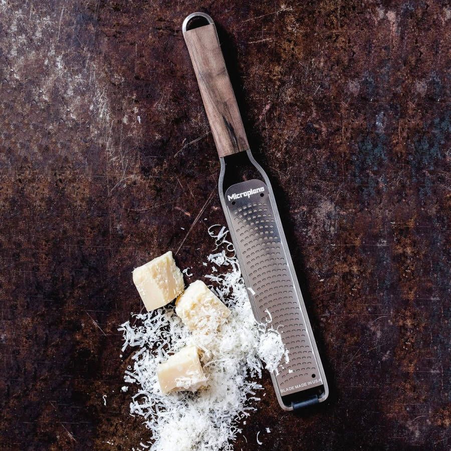 Zester rasp voor citrusvruchten harde kaas gember chocolade nootmuskaat en truffel walnotenhout roestvrij staal