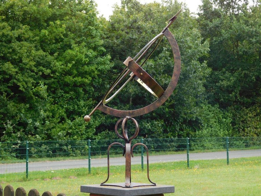 Zonnewijzer op Voet 80 cm IJzer-messing