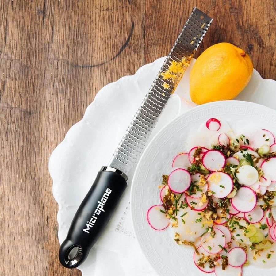Zwarte Zester rasp voor citrusvruchten harde kaas gember chocolade nootmuskaat truffel fijn roestvrijstalen blad Made in USA Kaasrasp