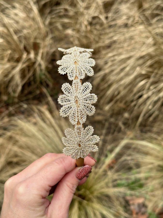 EindelijkLeuk Diadeem Meisjes diadeem Haarband grote gouden bloem Meisjes haarband Haarbandjes Haaraccessoires voor meisjes Handmade Gouden diadeem Bruiloft Haaraccessoires Bruiloft Cadeautje