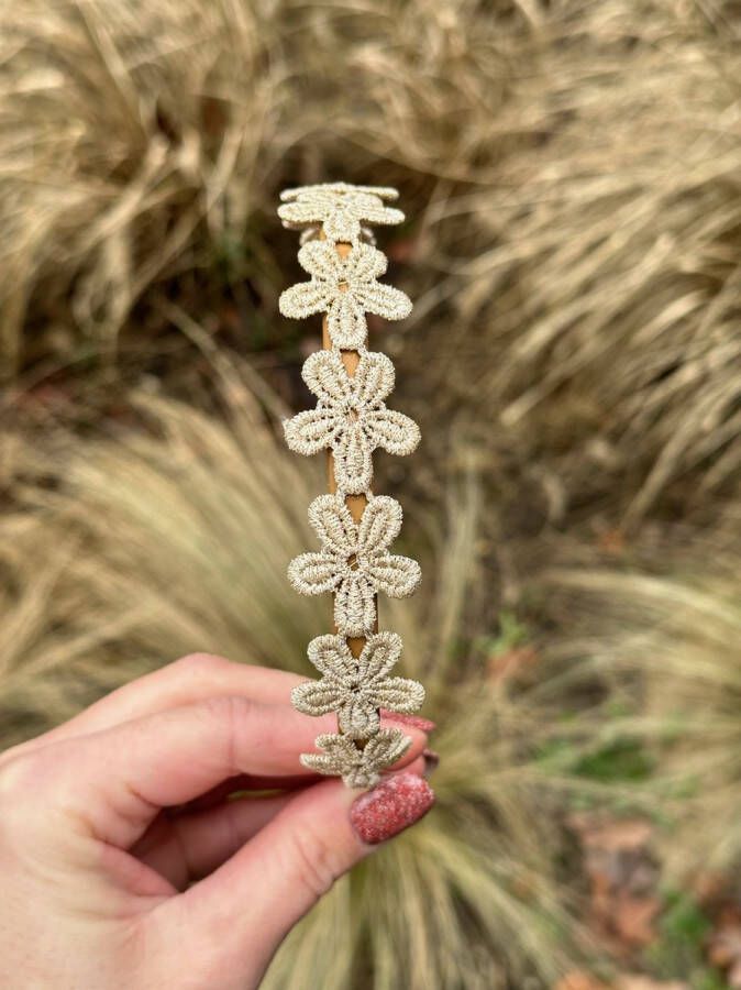 EindelijkLeuk Diadeem Meisjes diadeem Haarband met gouden bloem Meisjes haarband Haarbandjes Haaraccessoires voor meisjes Handmade Gouden diadeem Bruiloft Haaraccessoires Bruiloft Cadeautje