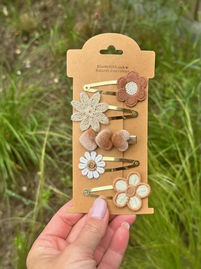 EindelijkLeuk Haarspeldjes voor meisjes en baby's Haarknipjes Haarclips Haarknipjes bloem bruin Nude haarknipjes Kraamcadeau Haarknipjes witte bloem handgemaakte haaraccessoires Cadeautje Naturel kleuren