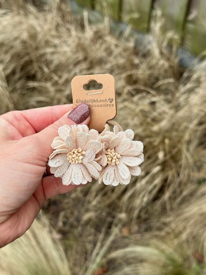 EindelijkLeuk Schattige haarelastiekjes bloem creme Haarelastiekjes Elastiekjes voor meisjes Haaraccessoires voor meisjes Mooie haarelastiekjes meisje Cadeautje meisje Setje van 2 elastiekjes