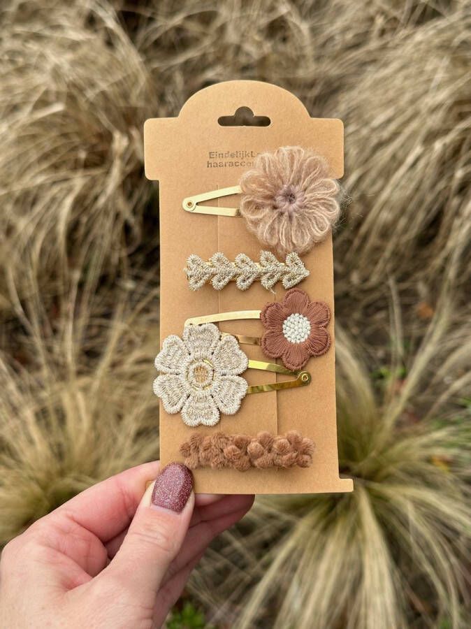 EindelijkLeuk Haarspeldjes voor meisjes Haaraccessoires meisjes Haarspeldjes voor meisjes en baby's Haarknipjes Haarclips handgemaakte haaraccessoires – Haarknipjes bloem wol – Cadeautje – Haaraccessoires bruiloft Taupe