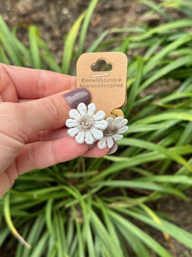 EindelijkLeuk Schattige haarelastiekjes bloem Madelief goud klein Haarelastiekjes Elastiekjes voor meisjes Haaraccessoires voor meisjes Mooie haarelastiekjes meisje Cadeautje meisje Setje van 2 elastiekjes