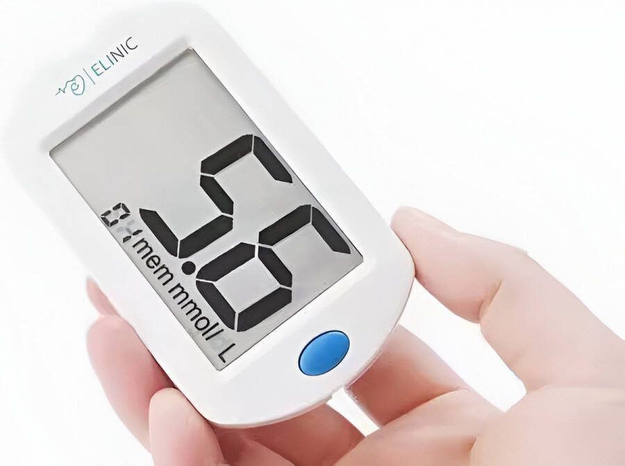 Elinic KIT Glucosemeter glucometer bloedglucosemeter bloedglucose diabetes meter bloed Glucosemeter Met Opberdoosje resultaten in 8 seconden. MET GLUCOMETER + DOOSJES + 25 TESTRIPS + 100 LANCETTEN + BATTERIJ