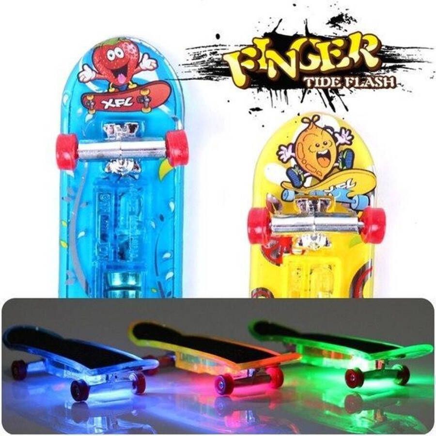 Finger Speelgoed Miniatuur Skateboard geel met licht | board Deck | Vingerskateboard | Vingerboard | Mini Board |9.5 cm