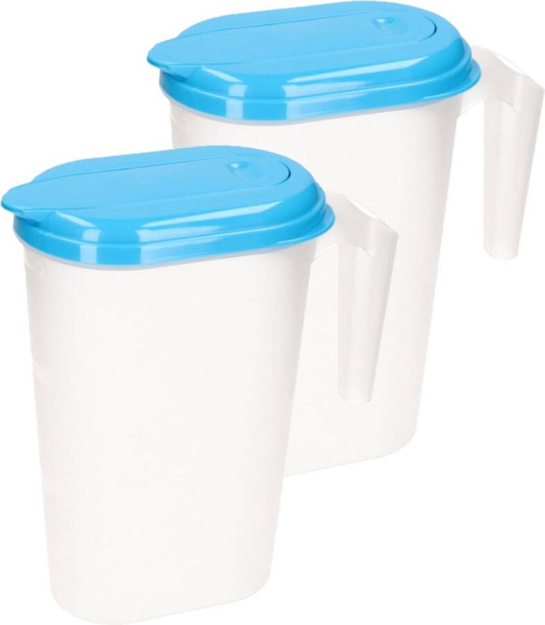 Forte Plastics 2x stuks waterkan sapkan transparant blauw met deksel 1.6 liter kunststof Smalle schenkkan die in de koelkastdeur past