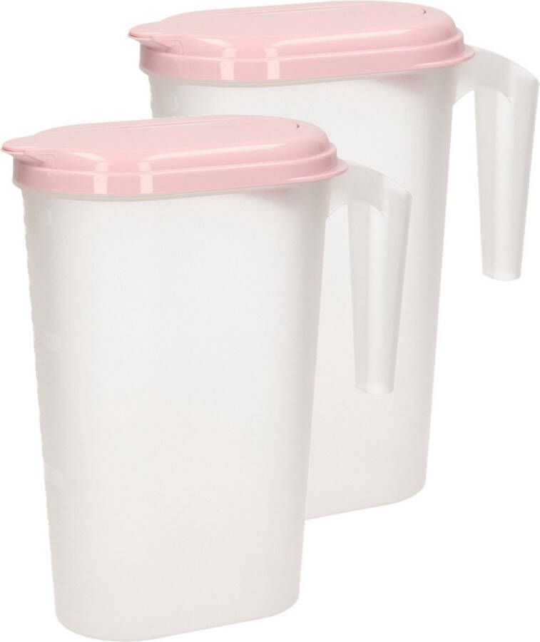 Forte Plastics 2x stuks waterkan sapkan transparant roze met deksel 1.6 liter kunststof Smalle schenkkan die in de koelkastdeur past