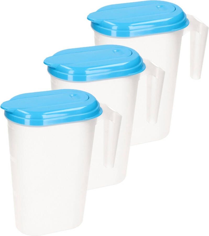 Forte Plastics 3x stuks waterkan sapkan transparant blauw met deksel 1.6 liter kunststof Smalle schenkkan die in de koelkastdeur past