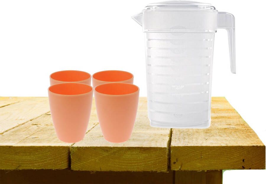 Forte Plastics Set van 1x waterkan 1 liter met 4x drinkbekers kunststof oranje Schenkkannen