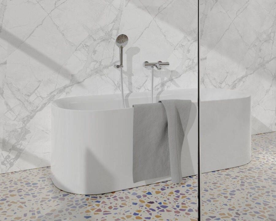 FortiFura Calvi Thermostatische badkraan met ronde handdouche handdouchehouder en gladde doucheslang chroom