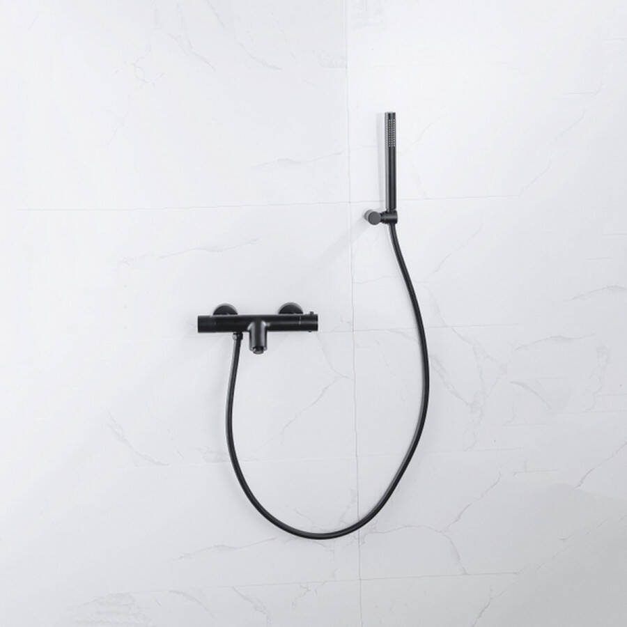 FortiFura Calvi Thermostatische badkraan met staafhanddouche handdouchehouder en gladde doucheslang mat zwart