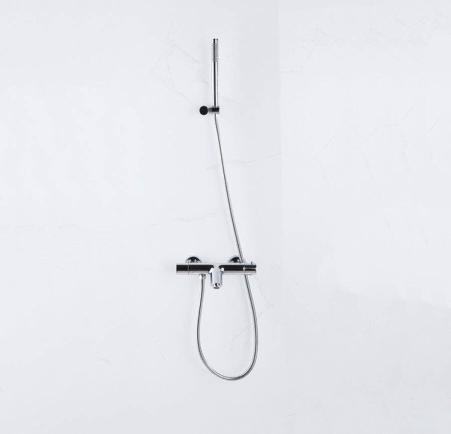 FortiFura Calvi Thermostatische badkraan met staafhanddouche handdouchehouder en metalen doucheslang chroom
