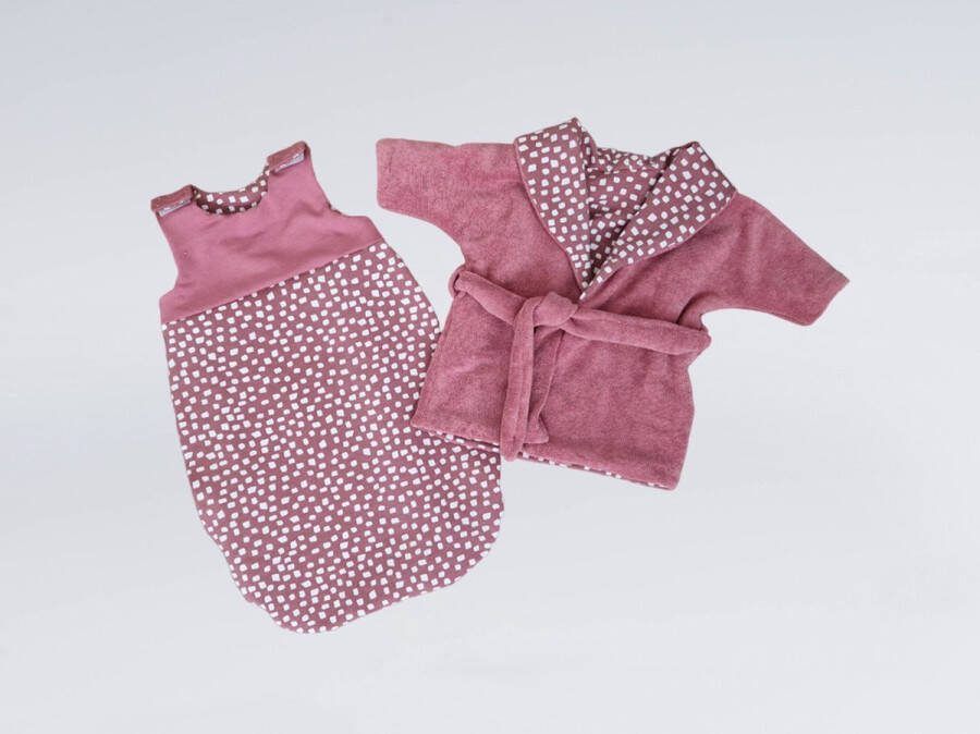 FraaiGaaf Poppen slaapzak en badjas Blocky Mauve 37 45 cm Roze slaapzak en badjas voor pop (poppenslaapzak en poppenbadjas voor o.a. Paola Reina Gordi My Little Baby Born Little Baby Annabell Corolle)