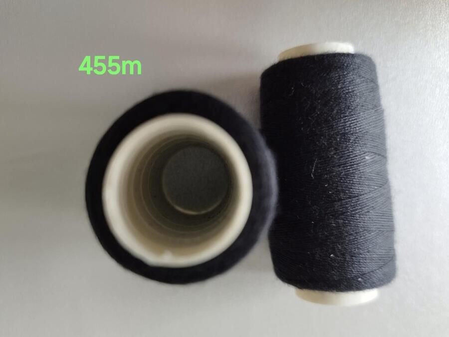 Fyfanie 455m naaigaren- zwart 100% polyester garen voor alle naaimachines en stoffen met een gratis naainaald