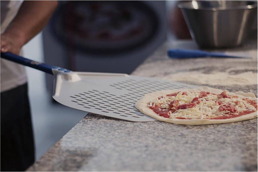 Gi.Metal Pala para pizza 36 x 36 cm geperforeerd handvat: 120 cm Aluminio (anodizado)