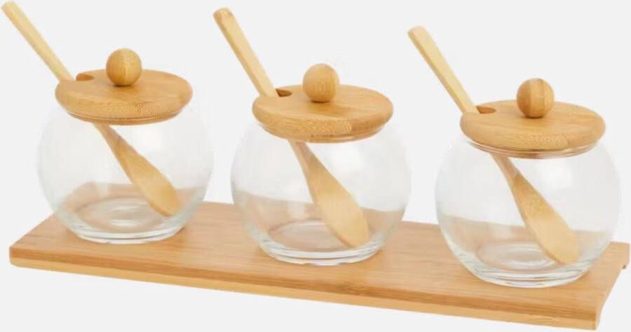 Glass Jars Set van 3 Serveerpotten met Bamboe Deksel en Lepeltje op een Prachtige Bamboe Presentatieplank (300 ml elk) Suikerpot Voeg Elegantie en Functionaliteit toe bij Feesten en Dagelijks Gebruik Een Vleugje Raffinement op Tafel