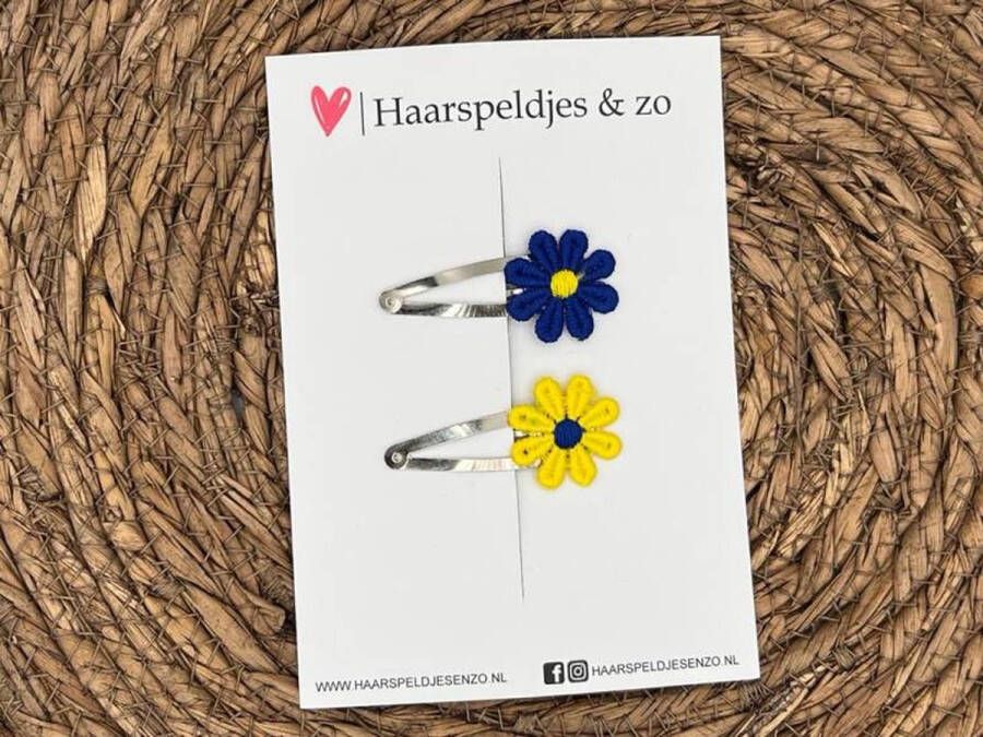 Haarspeldjes & zo Blauw geel (gele) madeliefjes op klikklakspeldjes carnaval haaraccessoires — 3 cm speldjes