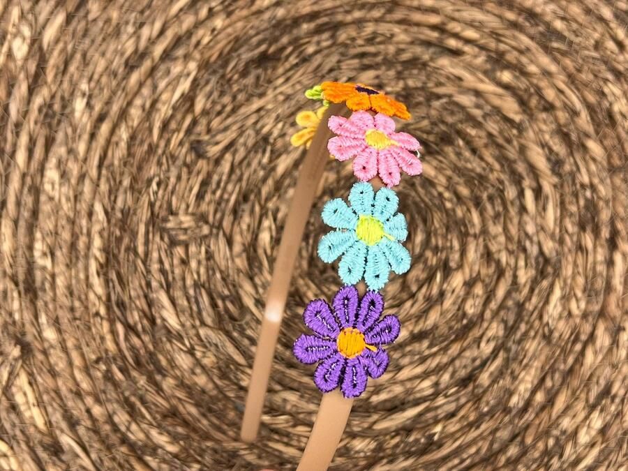 Haarspeldjes & zo Diadeem haarband madeliefjes regenboog bloemen bloemetjes