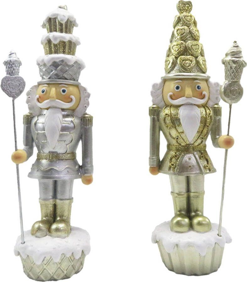 HAES deco Kerst Notenkraker set van 2 Kleur Goudkleurig Formaat (2) 8x6x23 cm Materiaal Polyresin Notenkraker Figuur Notenkraker Soldaat Kerstfiguur Kerstdecoratie