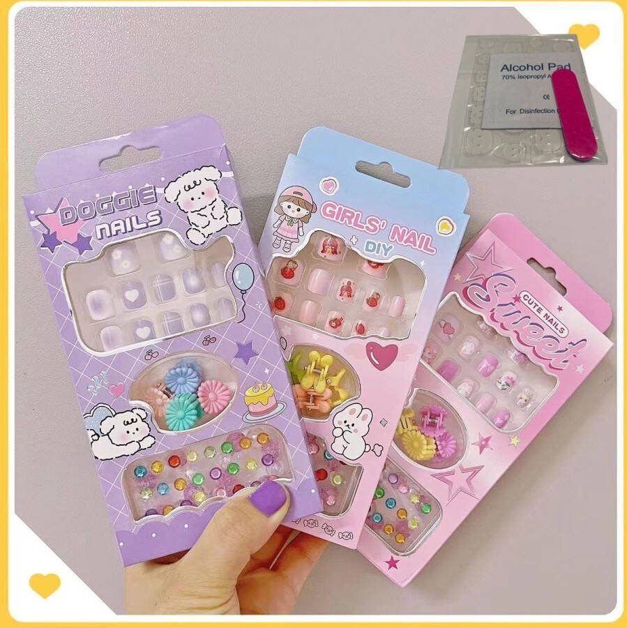 Haley family Nepnagels kinderen- Extra meegeleverd dubbelzijdige Nagelstickers-TOPModel nagelfolie-plaknagels-Tekenfilm-Armbanden haarspelden diamanten-3 sets