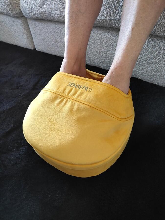 Happy Feet Soft Sensepro-yellow 2 in 1 Voetmassage + Rug- en Schoudermassage Kuitmassage Shiatsumassage Infrarood 2 draairichtingen 4 infraroodpunten helpt tegen kramp zorgt voor ontspanning draadloos op accu te gebruiken