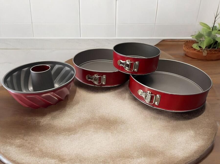 HL-Agenturen HL Bakvormen Set Springvorm Tulbandvorm -met antiaanbaklaag 4 -Delig -Tulbandvorm (ø22 cm) Springvorm (ø18-26-28cm) Rood