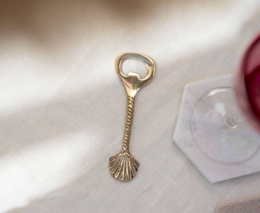 House of Palma Flesopener schelp goud | Bottle opener shell | Tafeldecoratie goud | Bruiloft decoratie | Tafel accessoire schelp