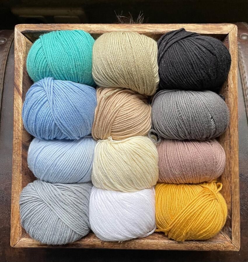 Ice yarns AMIGURUMI SET B VAN 12 BOLLETJES KATOEN ACRYL (25 GR.) IN MANGOHOUTEN SCHAALTJE (20X20 CM) KADOTIP!
