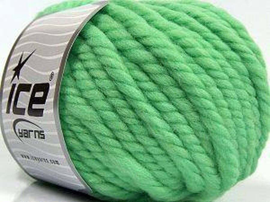 Ice yarns Wol breien met breinaalden – 12 mm. – dikke licht groene breiwol kopen pakket van 3 bollen garen 100 gram per bol 100% wol – breigaren van een fijne kwaliteit