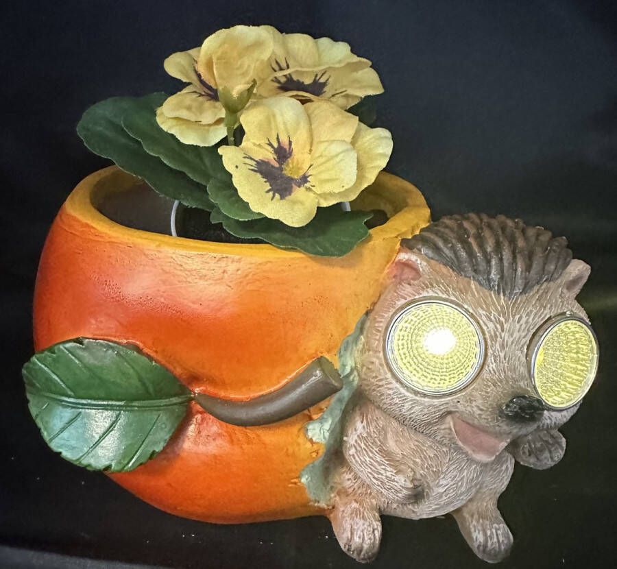 Impuls Decoratieve Polyresin solarlamp bloempot Egel met appel meerkleurig met LED staand model exclusief plant hoogte 12 x 12 x 14 cm Tuindecoratie Tuinverlichting