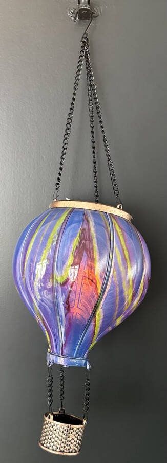 Impuls Decoratieve solarlamp met luchtballon met flame LED paars marmerlook kunststof hangend model hoogte 44 x 16 x 1 cm Tuindecoratie Tuinverlichting