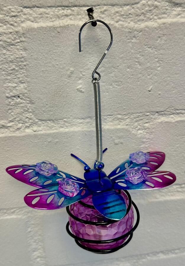 Impuls Metaal hangende solarlamp Vlinder met bloem sier stenen meerkleurig met LED Hangend model met metalen ophanghaakje hoogte 20 x 16 x 2 cm Tuindecoratie Tuinverlichting