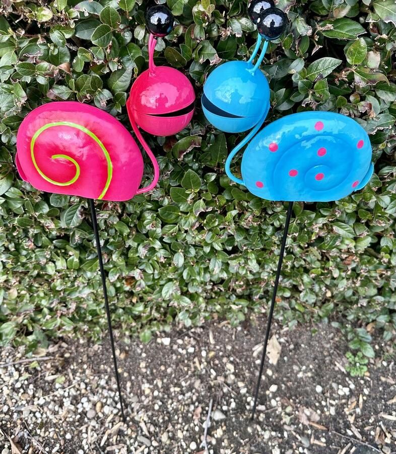 Impuls Metalen deco tuinstekers slakken Set van 2 stuks roze + blauw hoogte 85 x 23 x 2 cm Tuinaccessoires Tuindecoratie – Tuinstekers