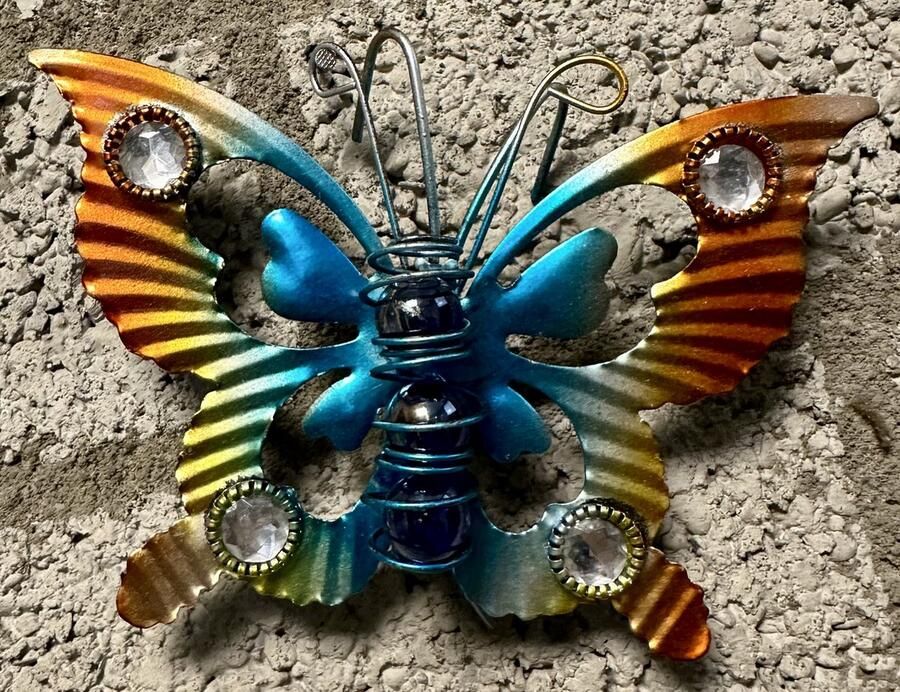 Impuls Metalen (tuin) wanddecoratie vlinder met sierstenen en kralen meerkleurig hoogte 11 x 16 x 1 cm Tuinaccessoires Tuindecoratie Wanddecoratie
