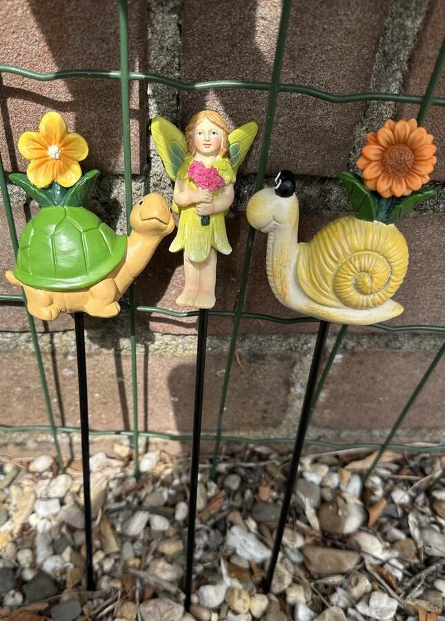 Impuls Polyresin deco tuinstekers Schildpad Engel & Slak Set van 3 stuks kleuren hoogte incl. steker 28 x 7 x 1 cm Tuinaccessoires Tuindecoratie – Tuinstekers