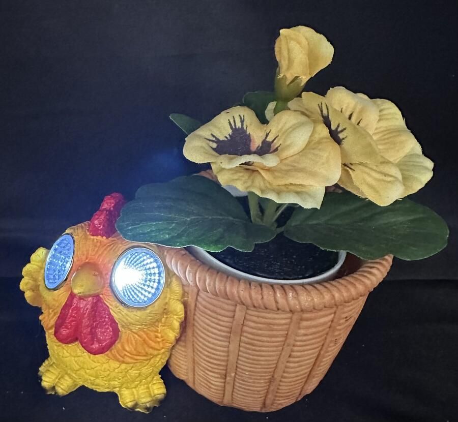 Impuls Polyresin solarlamp Haan met deco bloempot meerkleurig met 2 LEDs Staand model hoogte 8 x 14 x 13 cm Exclusief plant Tuindecoratie Tuinverlichting