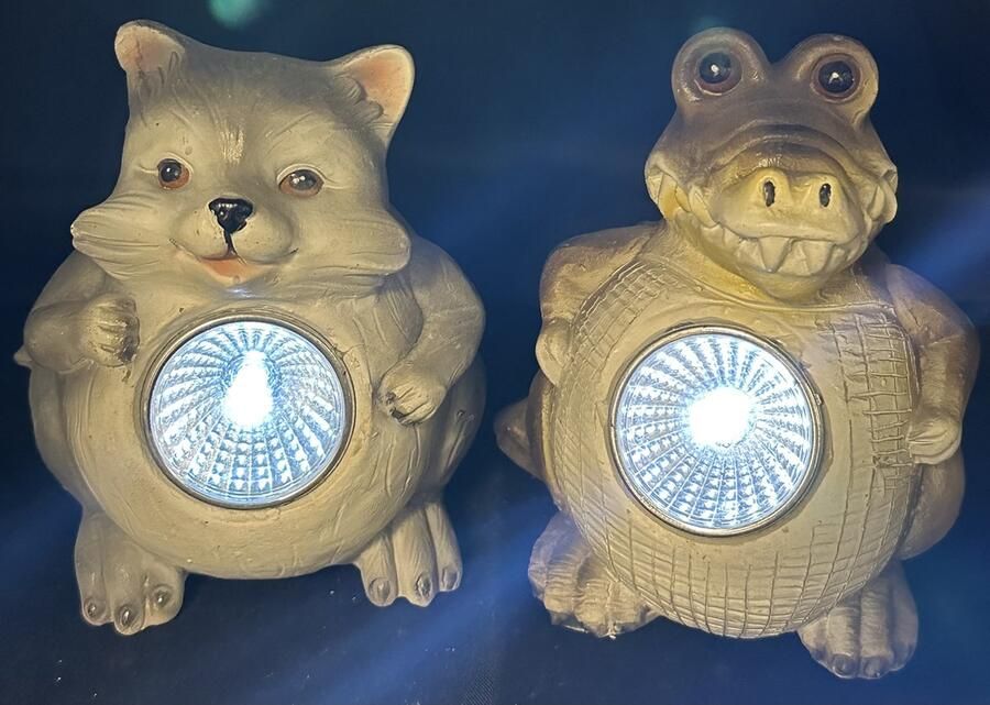 Impuls Polyresin solarlampen kat en krokodil Set van 2 stuks met LED meerkleurig Staand model hoogte 11 x 9 x 8 cm Tuindecoratie Tuinverlichting